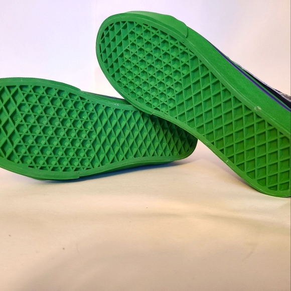 VANS X Marvel Old Skool Avengers Sneakers - Picture 6 of 6